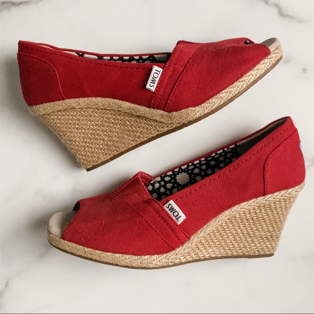 NWOT Toms Red Peep-Toe Wedges